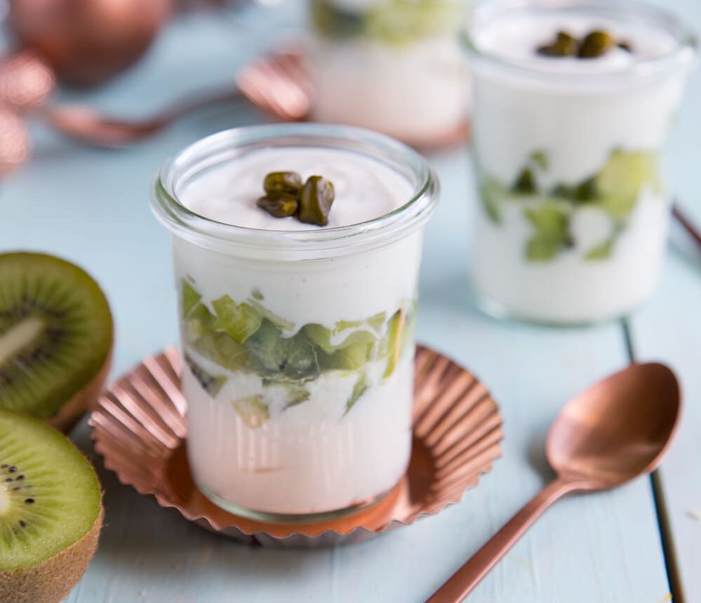 Quarkdessert mit Kiwi & Pistazien Arbeitszeit 15 Min. 6 Gläschen à 160 ml