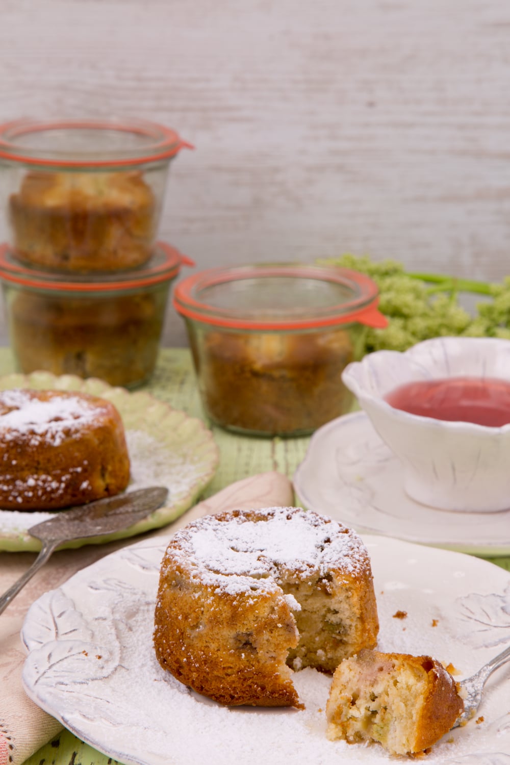 Rhabarber-Kuchen Arbeitszeit Koch-/Backzeit 25 Min. Einkochzeit 30 Min. 8 WECK-Gläser in Sturzform à 370 ml Inhalt