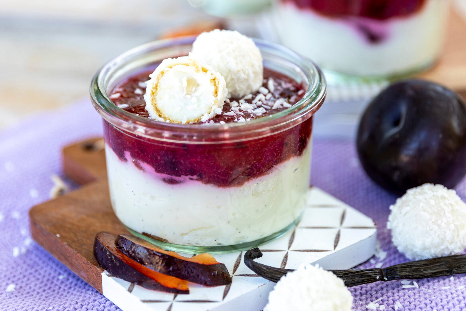 Kokoscreme mit Pflaumen