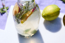 Wilde Limo in einer WECK-Saftflasche