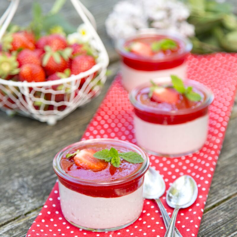 Erdbeer-Mousse 6 Dessert-Gläser, z. B. WECK-Sturzgläser à 200 ml