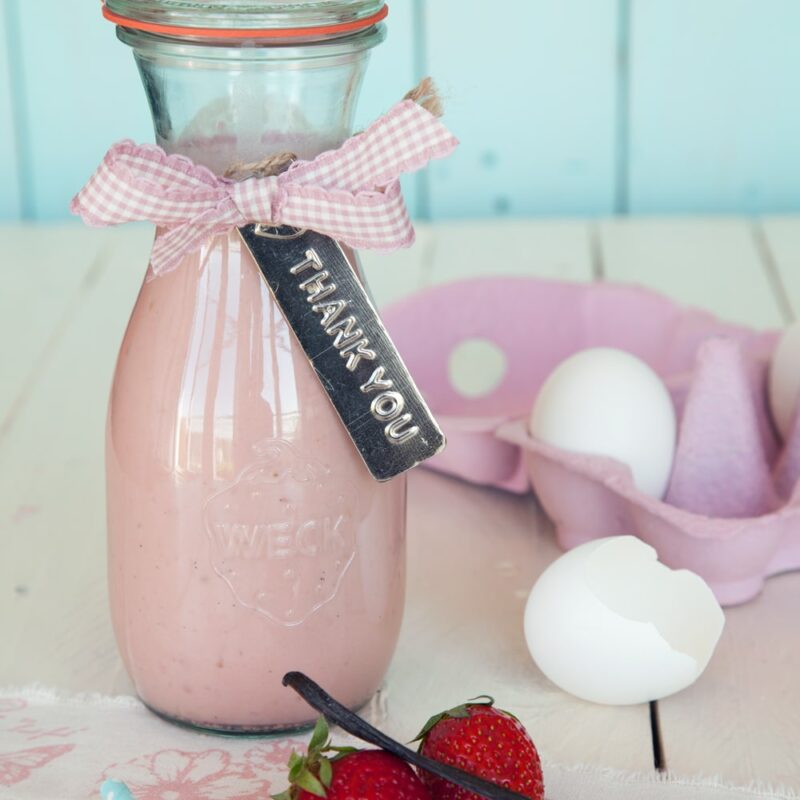 Erdbeer-Sahnelikör Arbeitszeit 15 Min. 6 Glasﬂaschen mit Deckel à 200 ml