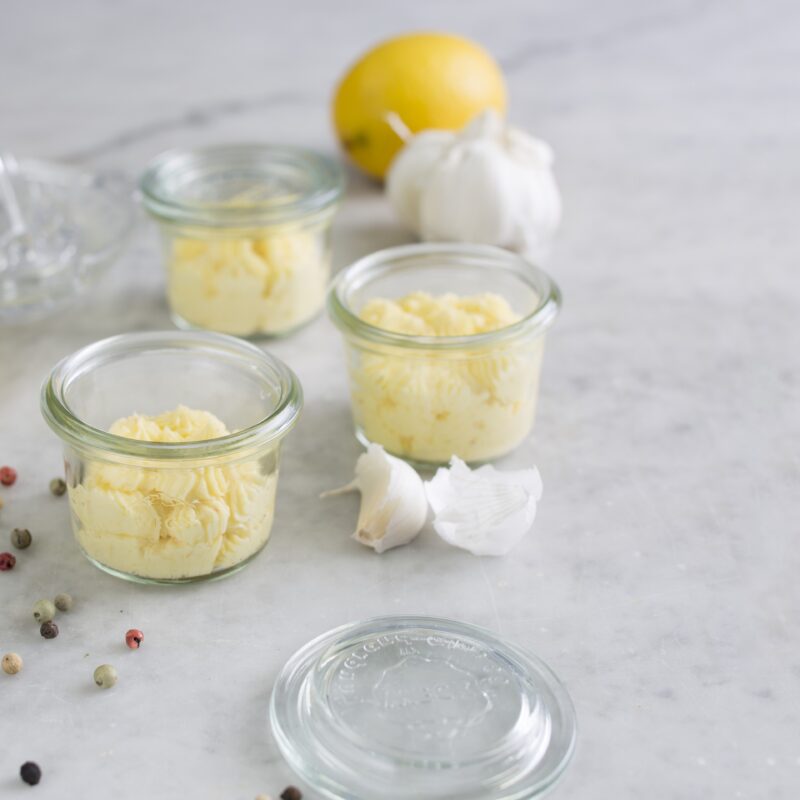Knoblauch-Butter Arbeitszeit 20 Min. 5 WECK-Gläser in Sturzform à 80 ml Inhalt